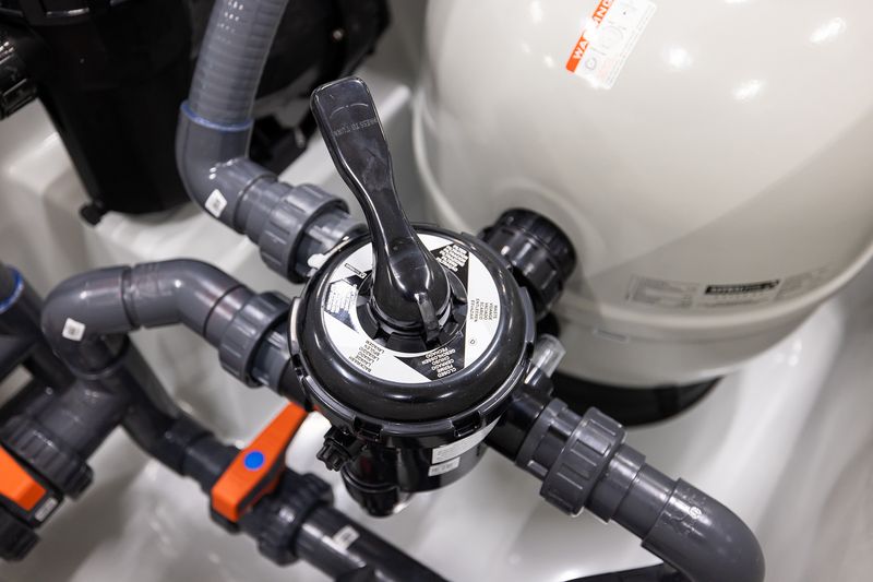 Sandfilter renseanlegg i glassfiberboks til svømmebasseng