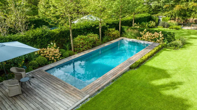 XL Lounger 115 – Stort eksklusivt basseng med romslig loungesone