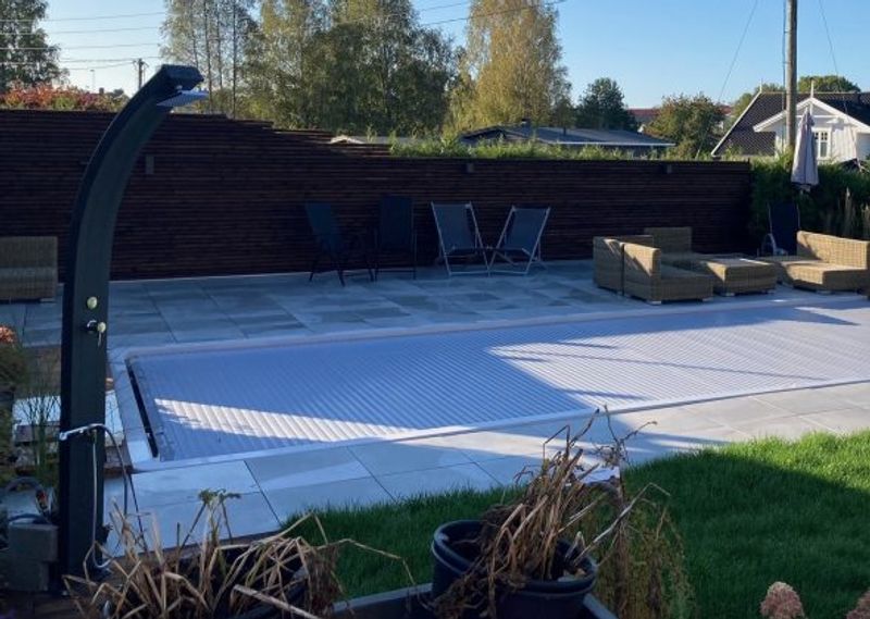 Monaco 850 glassfiberbasseng med benk/beach-sone