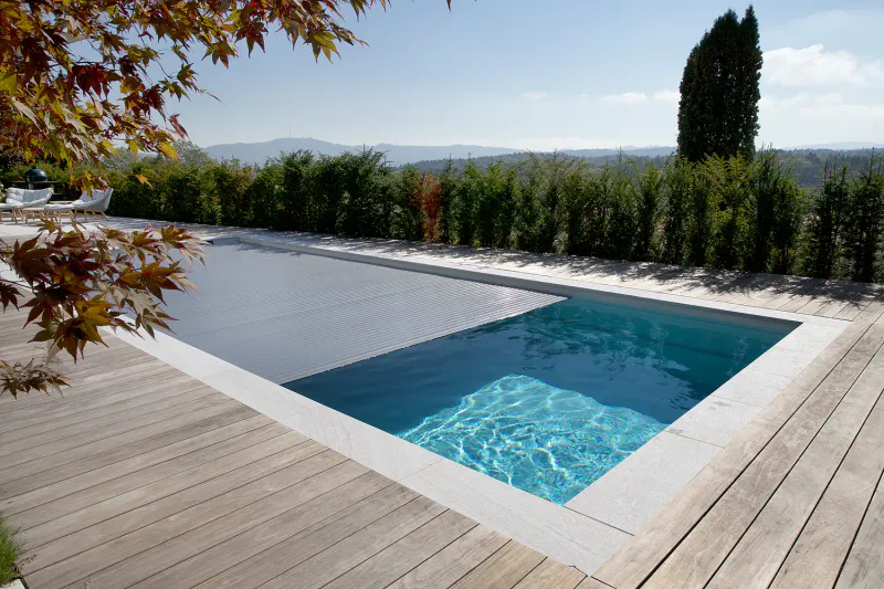 XL Lounger 95 – Eksklusivt basseng med integrert loungesone